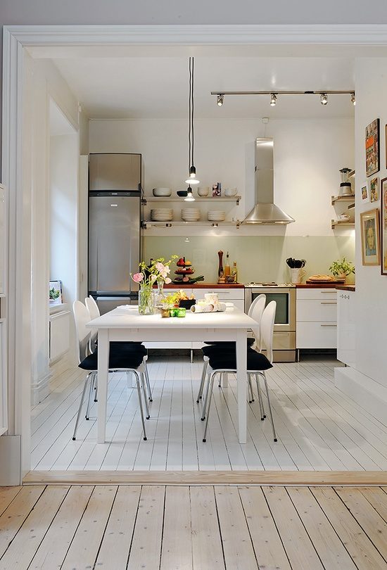10+ Elegant Small Kitchen Floor Tile Ideas