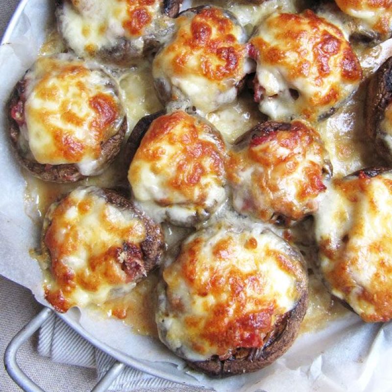 Pizza Stuffed Mushrooms Recipe — Eatwell101