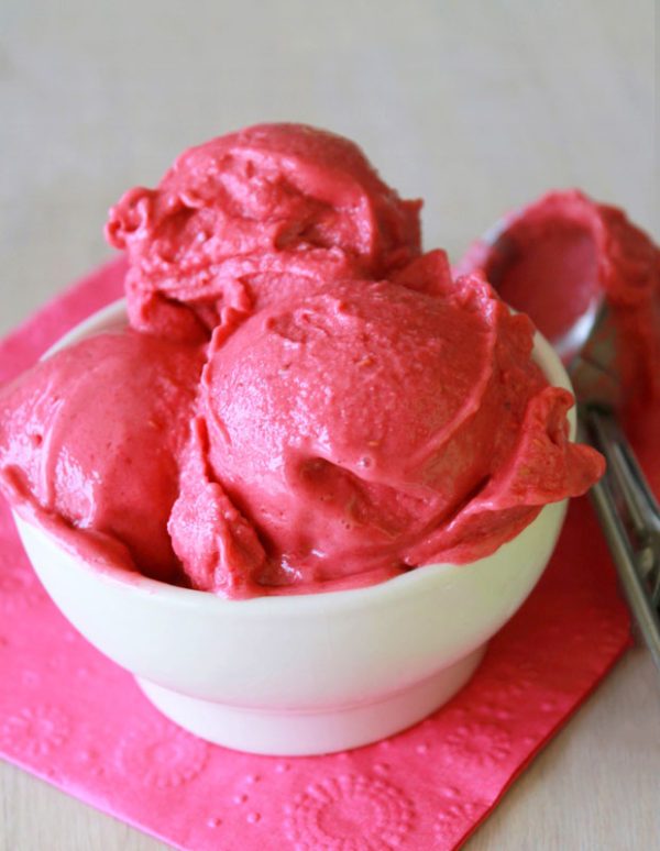 https://www.eatwell101.com/wp-content/uploads/2014/07/raspberry-Frozen-Yogurt-recipe-600x774.jpg