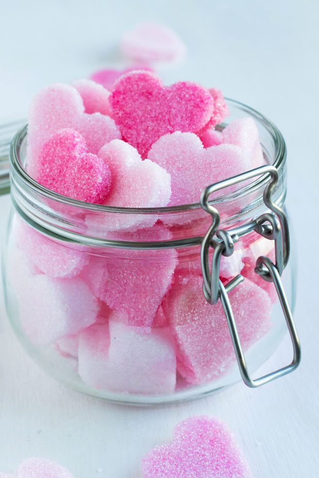 https://www.eatwell101.com/wp-content/uploads/2015/01/how-to-make-sugar-hearts-1.jpg