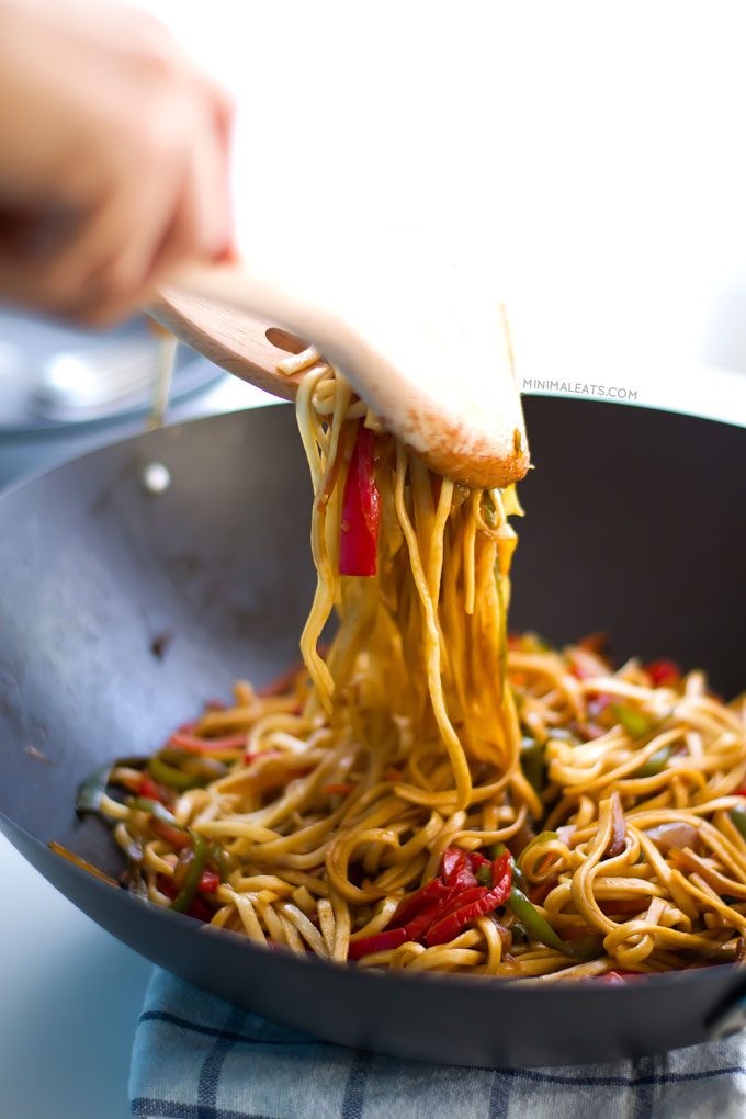 https://www.eatwell101.com/wp-content/uploads/2016/10/Vegan-Stir-Fried-Udon-Noodles-recipe.jpg
