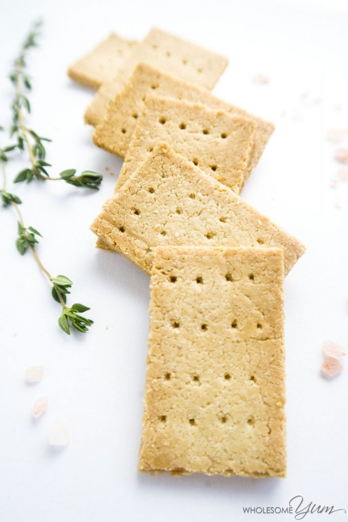 Crackers paléo à 3 ingrédients (faibles en glucides, sans gluten)