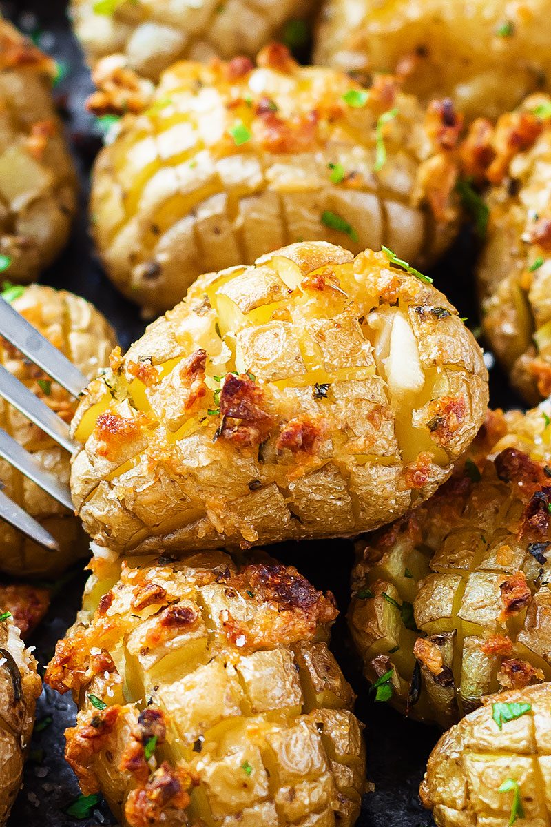 Cheesy Garlic Roasted Potatoes Recipe — Eatwell101