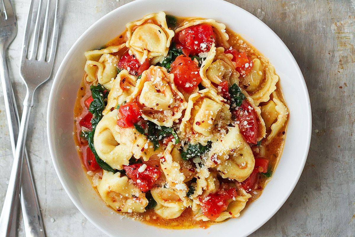 Tortellini Pasta in Garlic Spinach Tomato Sauce - #recipe by #eatwell101®