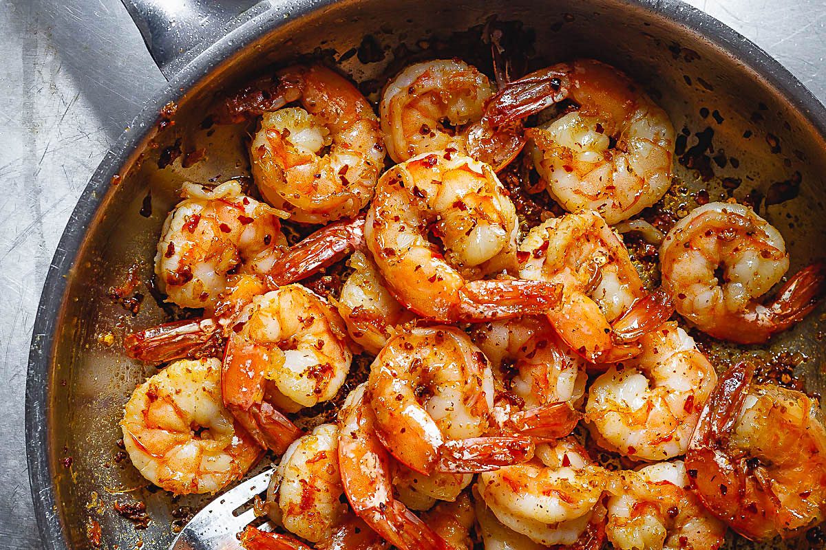 How to cook shrimp on a grill in a Cast Iron Skillet 