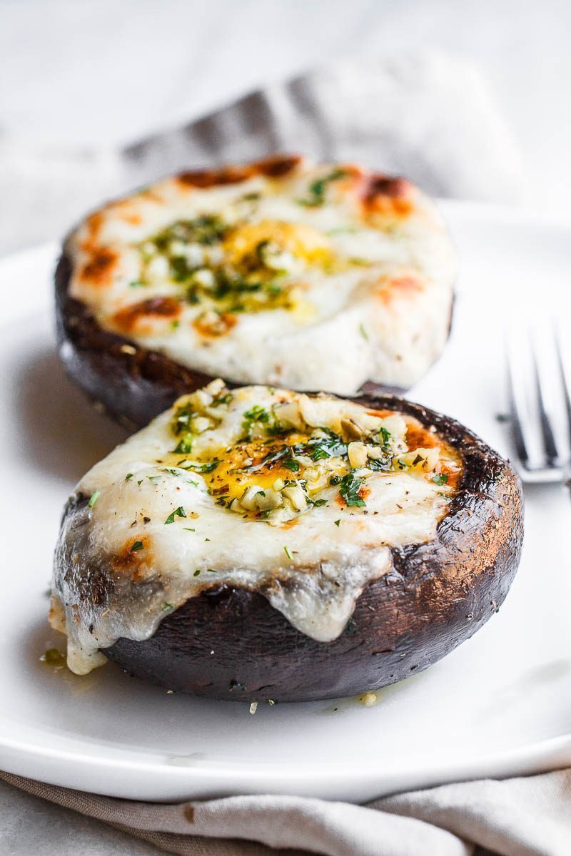 Cheesy Stuffed Portobello Mushrooms with Garlic Butter Sauce A low carb ...