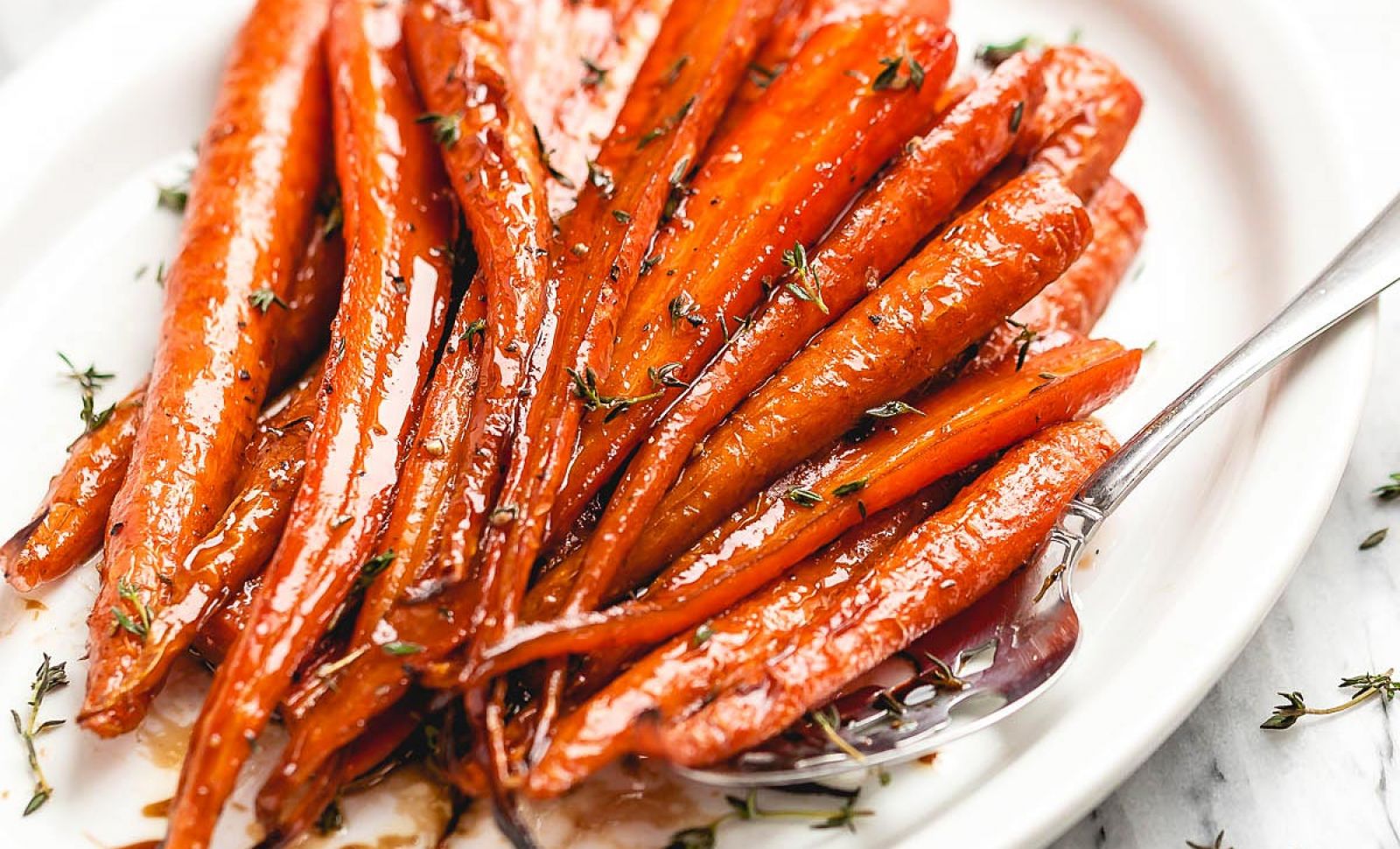 https://www.eatwell101.com/wp-content/uploads/2019/02/balsamic-roasted-carrots-recipe-1600x970.jpg