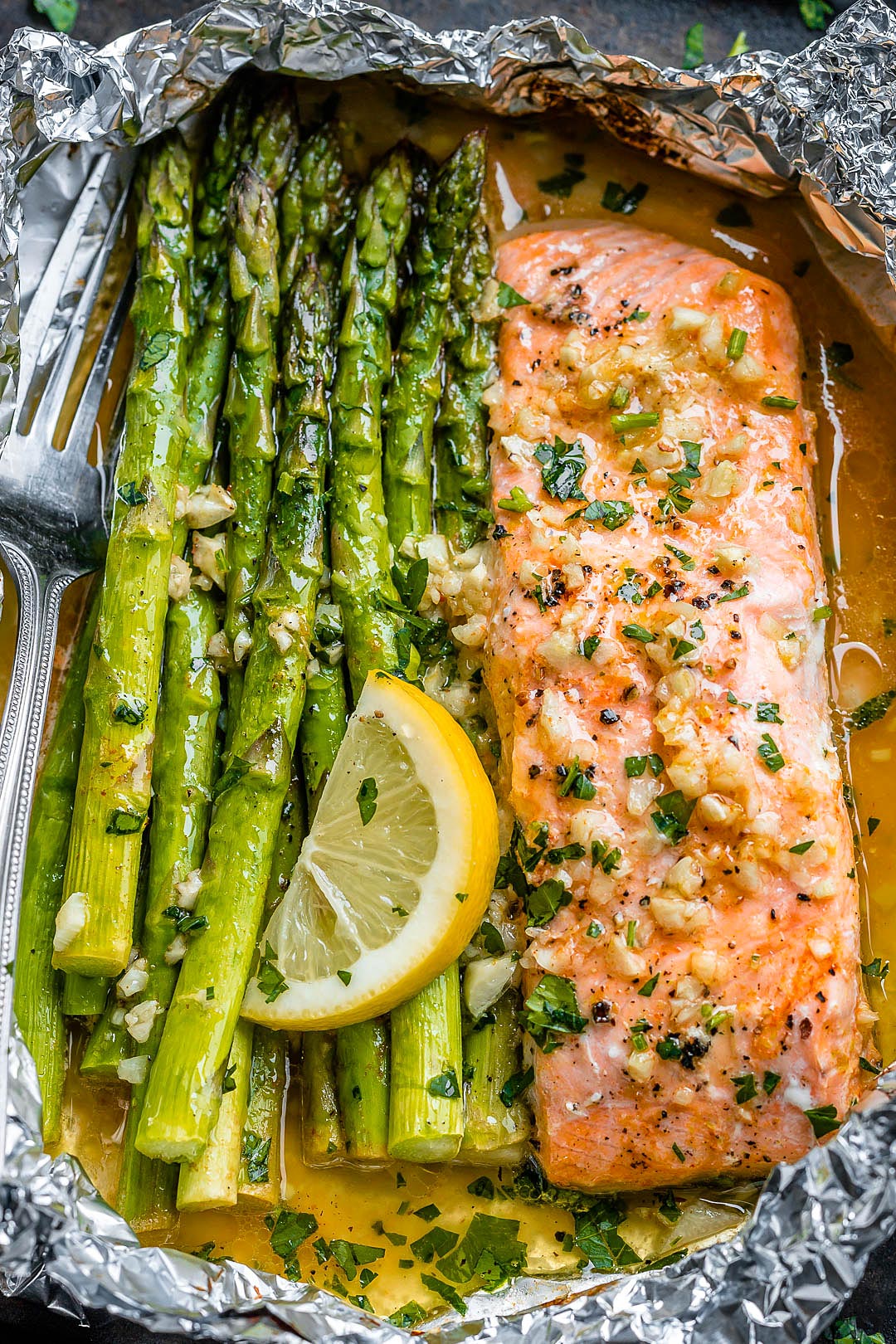 Baked Salmon in Foil Recipe with Asparagus and Garlic Butter Sauce ...