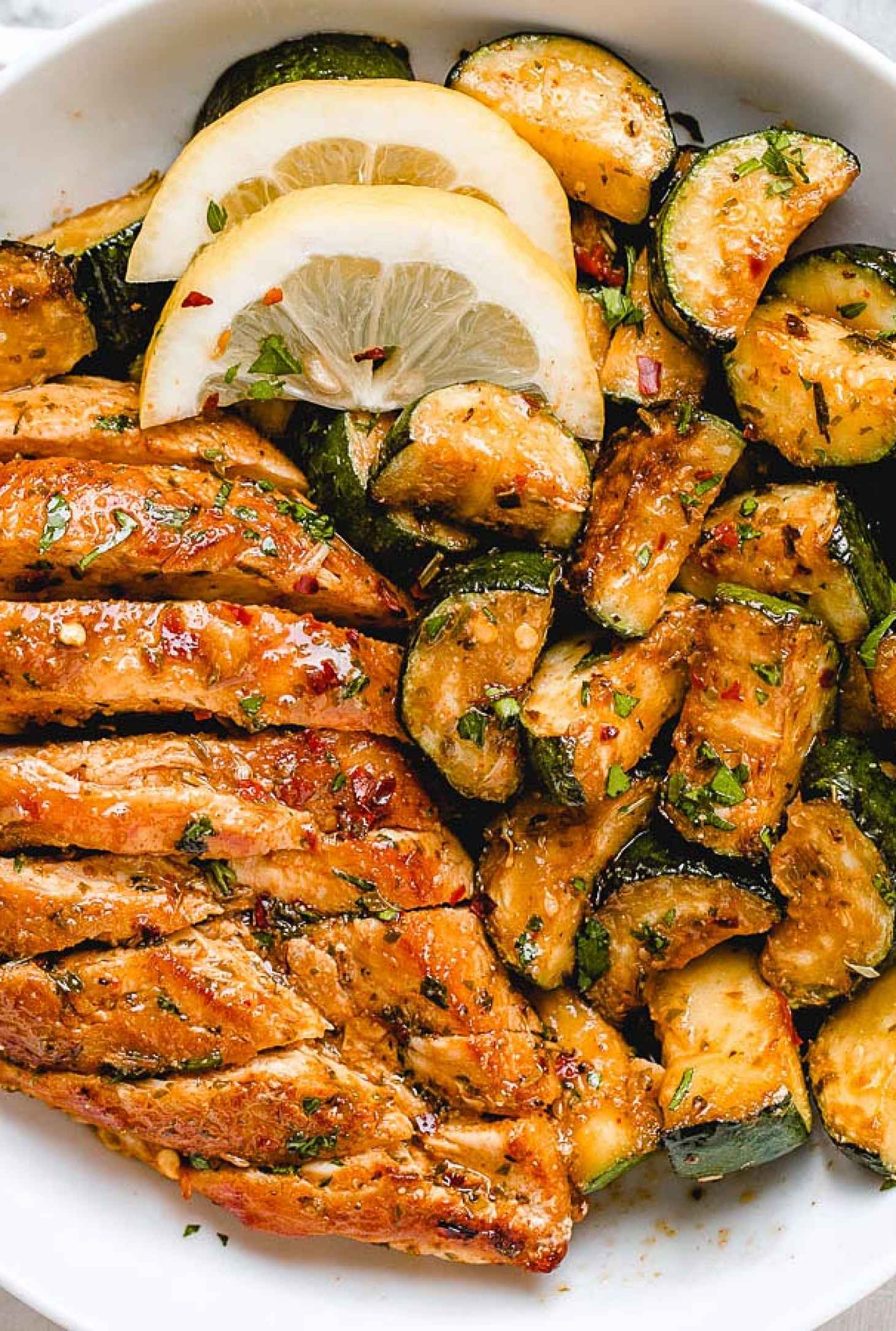 Asado Chicken Breast with Sauteed Lemon Zucchini - #recipe by #eatwell101 - https://www.eatwell101.com/asado-chicken-sauteed-zucchini-recipe