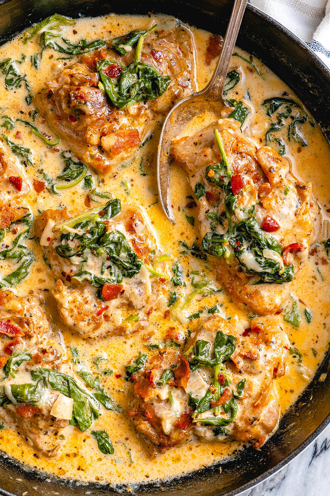 Garlic Butter Chicken Recipe with Creamy Spinach and Bacon – Best ...