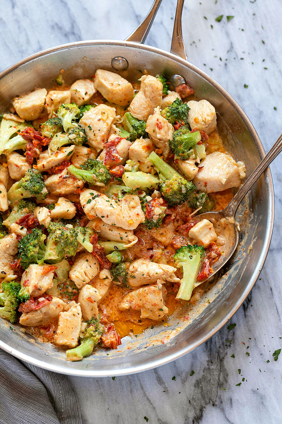 15-Minute Broccoli Chicken Recipe in Cream Cheese Sundried ...