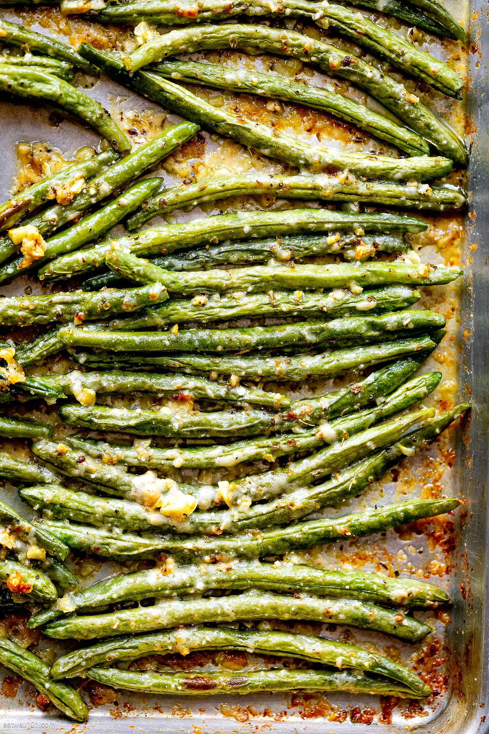 https://www.eatwell101.com/wp-content/uploads/2019/11/Roasted-Garlic-Parmesan-Green-Beans-recipe.jpg