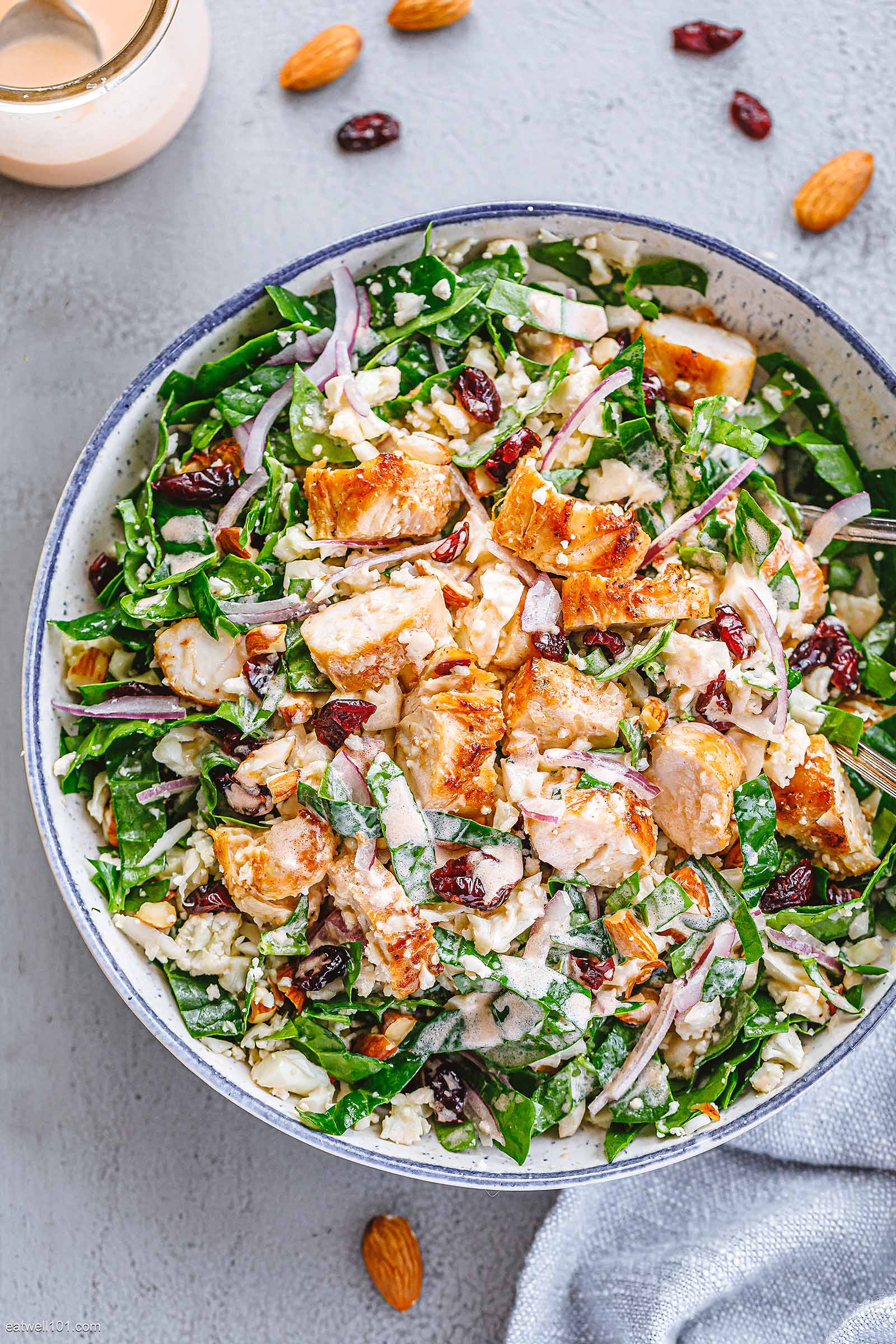 https://www.eatwell101.com/wp-content/uploads/2019/12/Chicken-salad.jpg