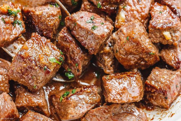 https://www.eatwell101.com/wp-content/uploads/2019/12/steak-bites-recipes-2-600x400.jpg