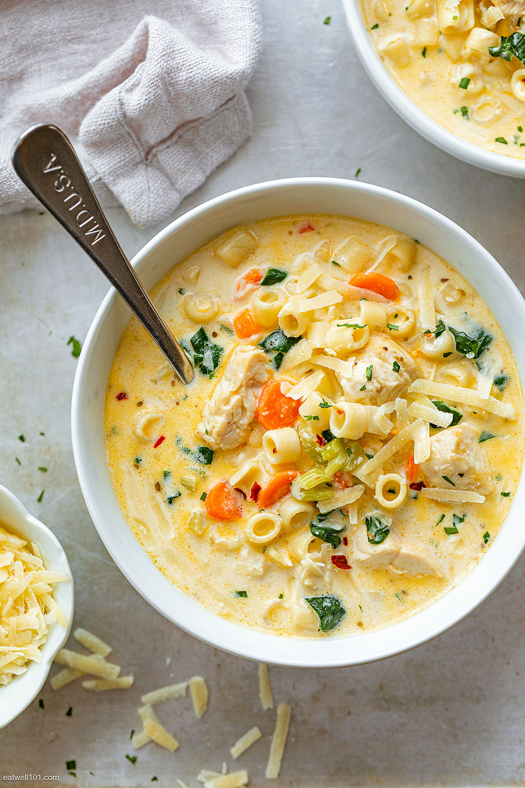 https://www.eatwell101.com/wp-content/uploads/2020/02/Creamy-Chicken-Soup-with-Pasta-and-Spinach-2.jpg