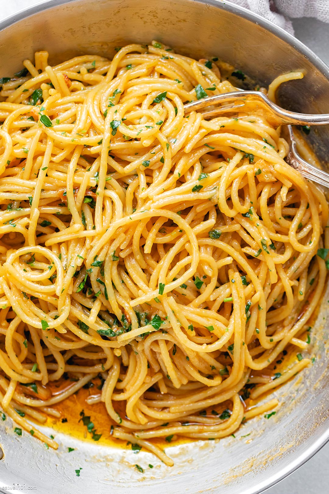 https://www.eatwell101.com/wp-content/uploads/2020/02/Spicy-Garlic-Butter-Pasta-recipe-2.jpg