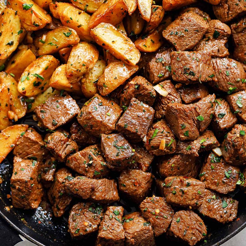 Garlic Butter Steak Bites And Potatoes Recipe Steak And Potatoes Recipe — Eatwell101 