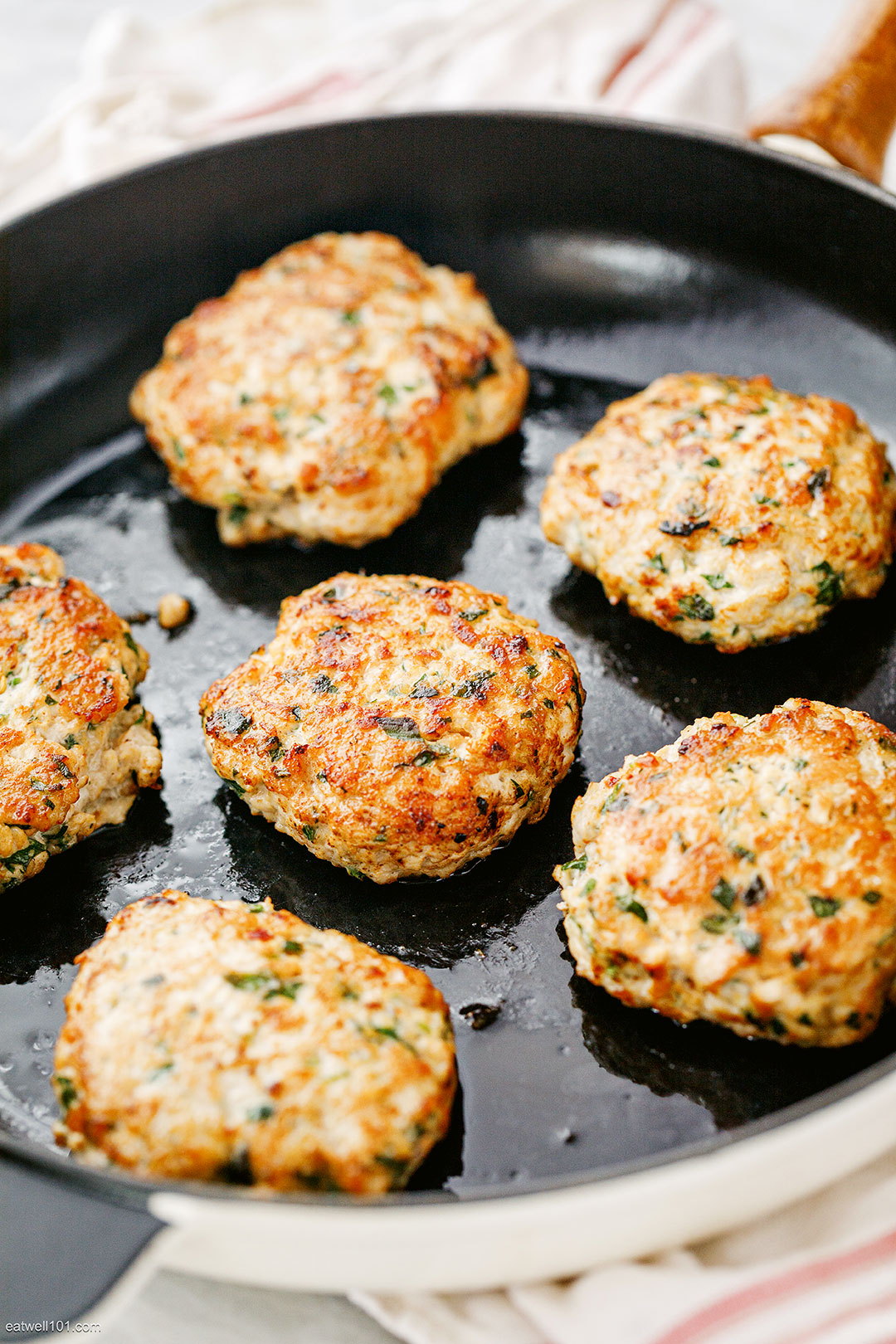 Easy Turkey Patties Recipe – Turkey Patty Burger Recipe — Eatwell101