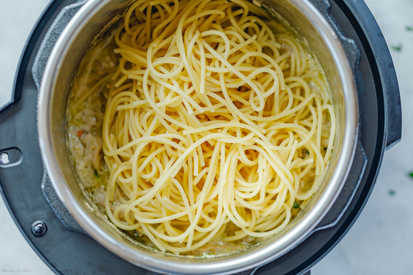 Instant Pot Creamy Chicken Noodle Recipe Instant Pot Chicken Pasta Recipe — Eatwell101 4424