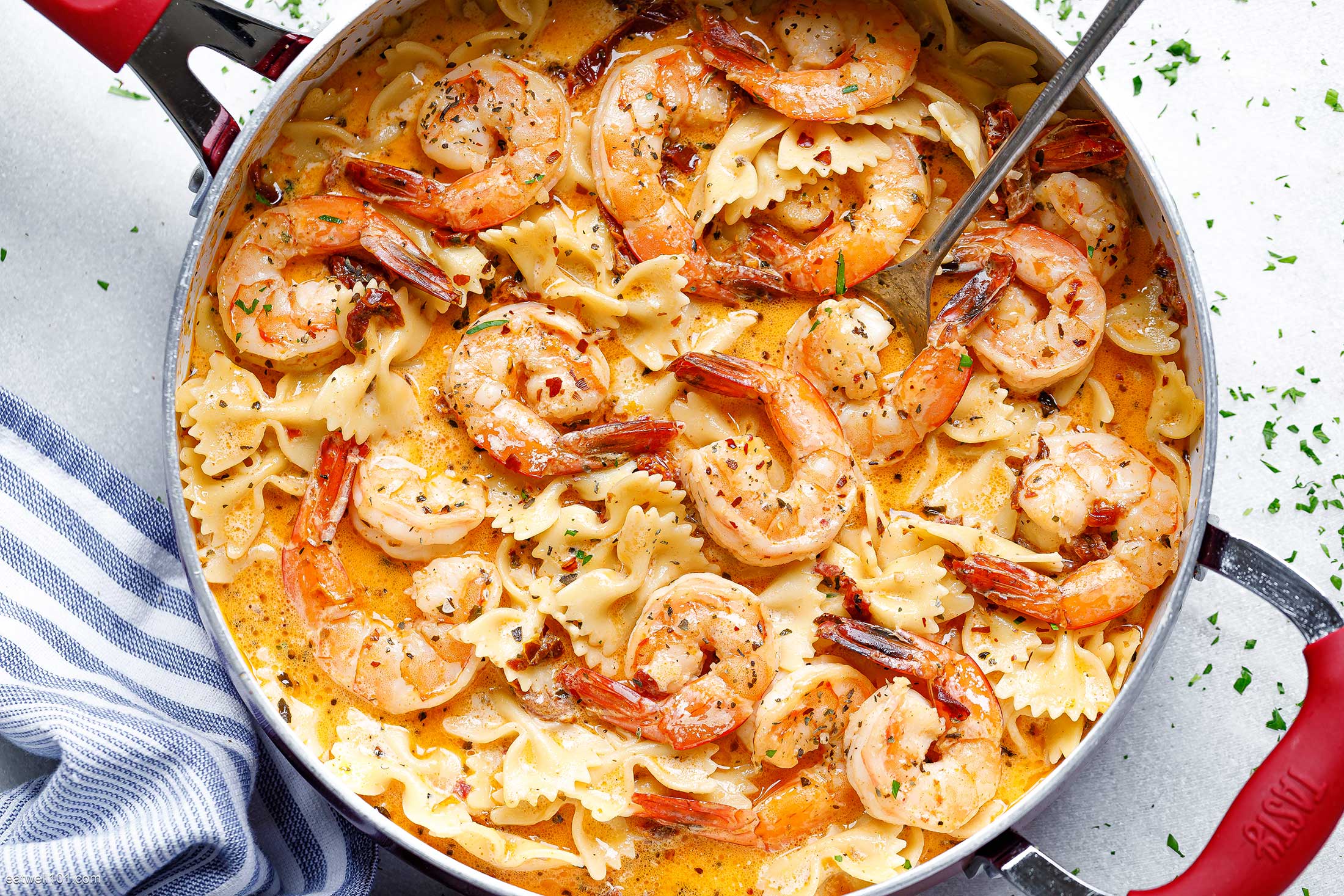 Steps to Prepare Creamy Garlic Shrimp And Pasta Recipes