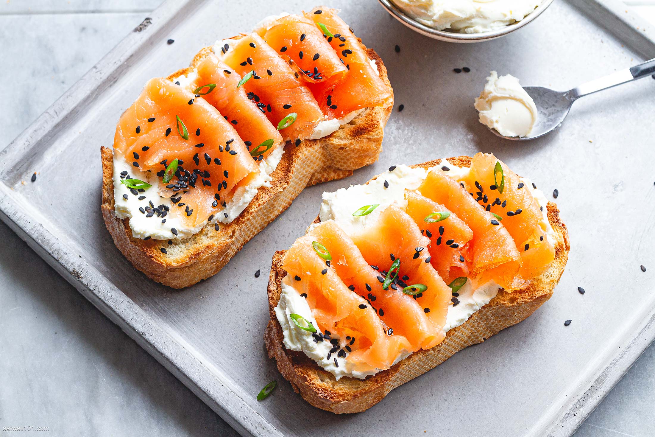 https://www.eatwell101.com/wp-content/uploads/2020/04/Smoked-Salmon-Toasts-with-Cream-Cheese-Recipe-10.jpg