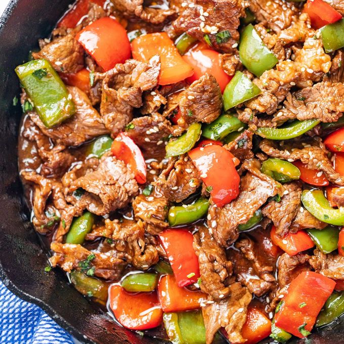 https://www.eatwell101.com/wp-content/uploads/2020/05/steak-and-peppers-recipe--680x680.jpg