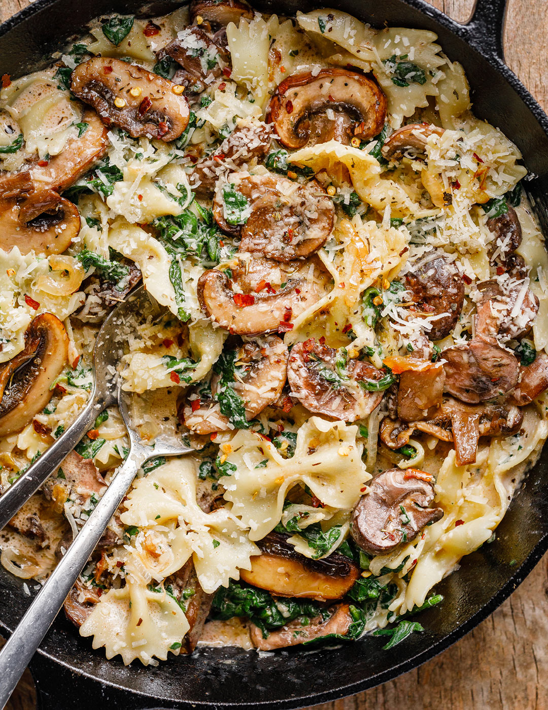 One-Pot Garlic Parmesan Pasta Recipe with Spinach and Mushrooms – Creamy  Pasta Recipe — Eatwell101