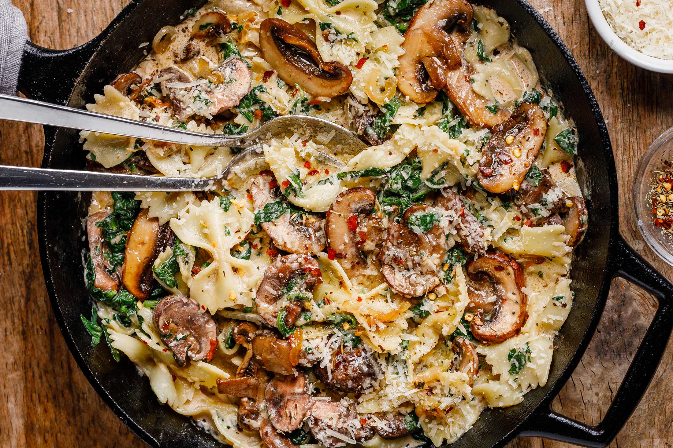 One-Pot Garlic Parmesan Pasta Recipe with Spinach and Mushrooms – Creamy  Pasta Recipe — Eatwell101