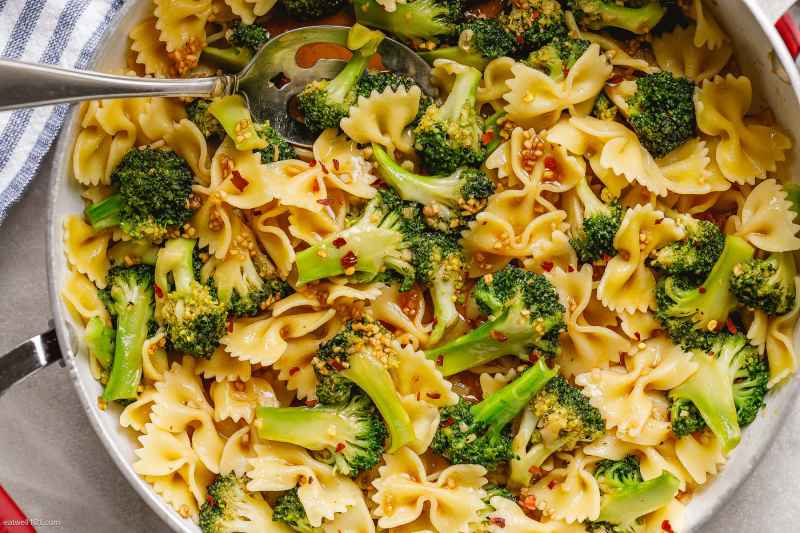 Garlic Broccoli Pasta (with a Secret Twist) - Eat Move Make