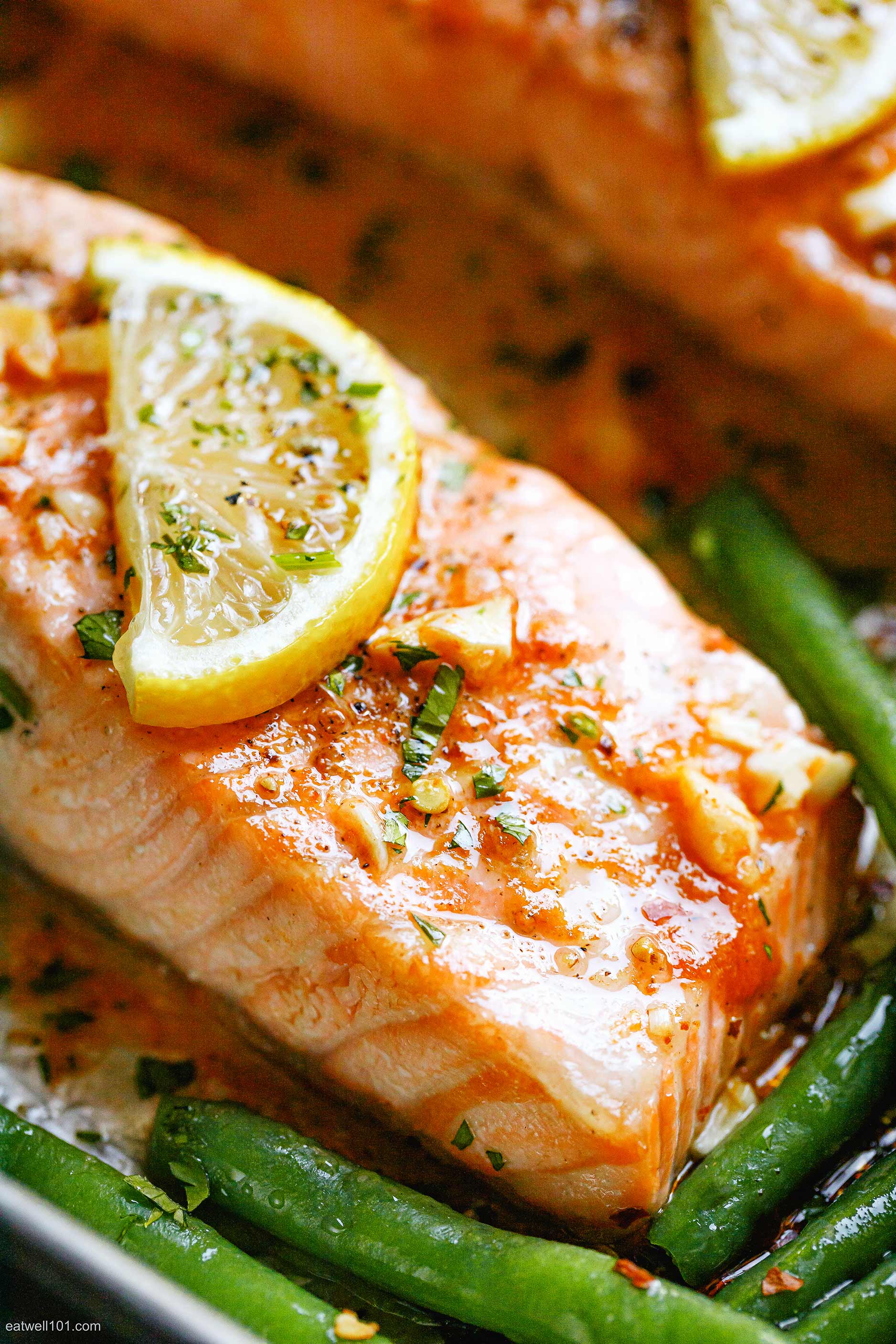 garlic-butter-baked-salmon-recipe-with-green-beans-how-to-bake-salmon