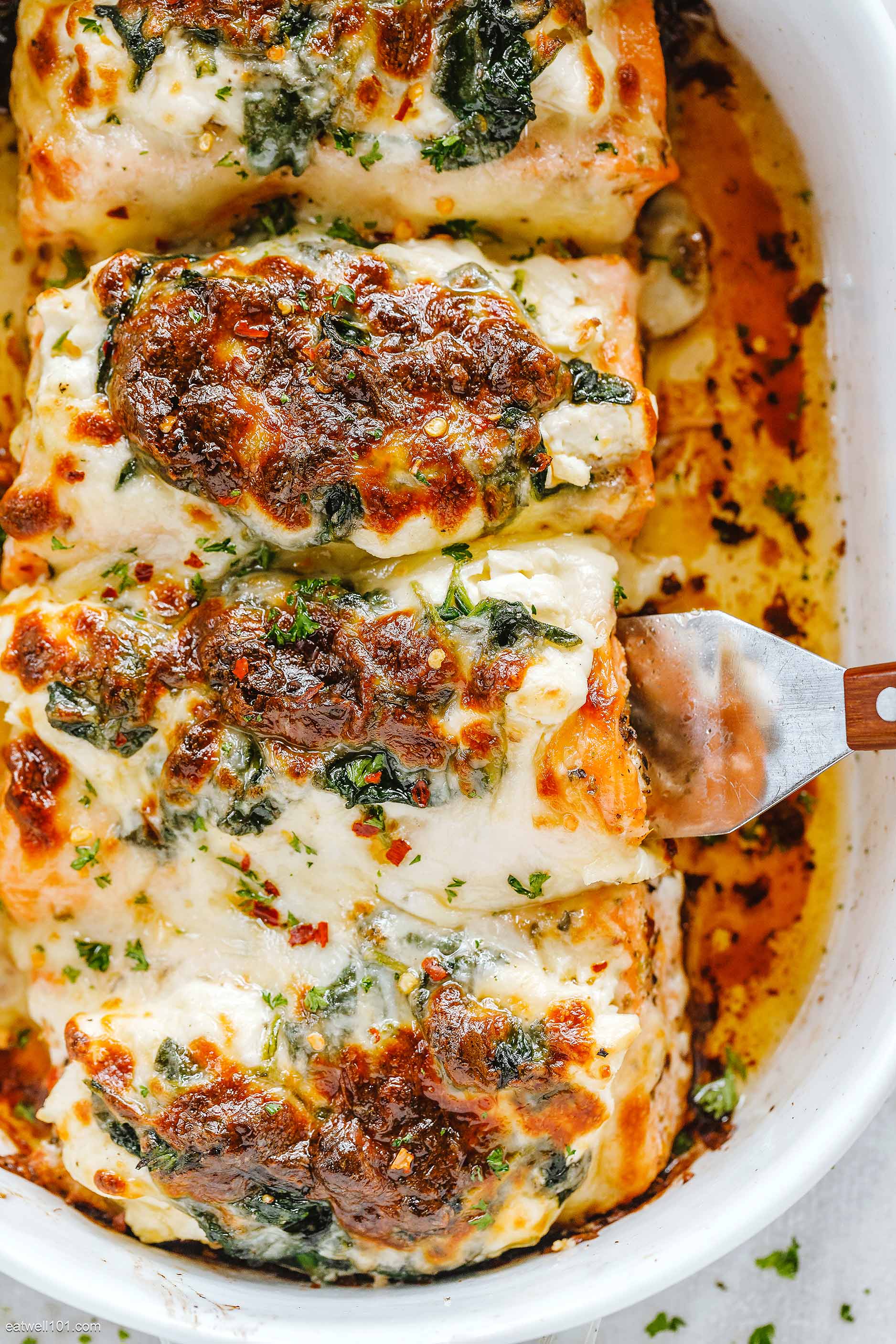 Spinach Salmon Casserole with Cream Cheese and Mozzarella - #recipe by #eatwell101 - https://www.eatwell101.com/spinach-salmon-casserole-recipe