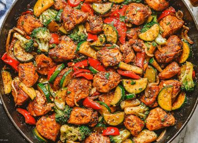 https://www.eatwell101.com/wp-content/uploads/2021/07/Healthy-Chicken-with-Vegetable-Skillet-1-400x288.jpg