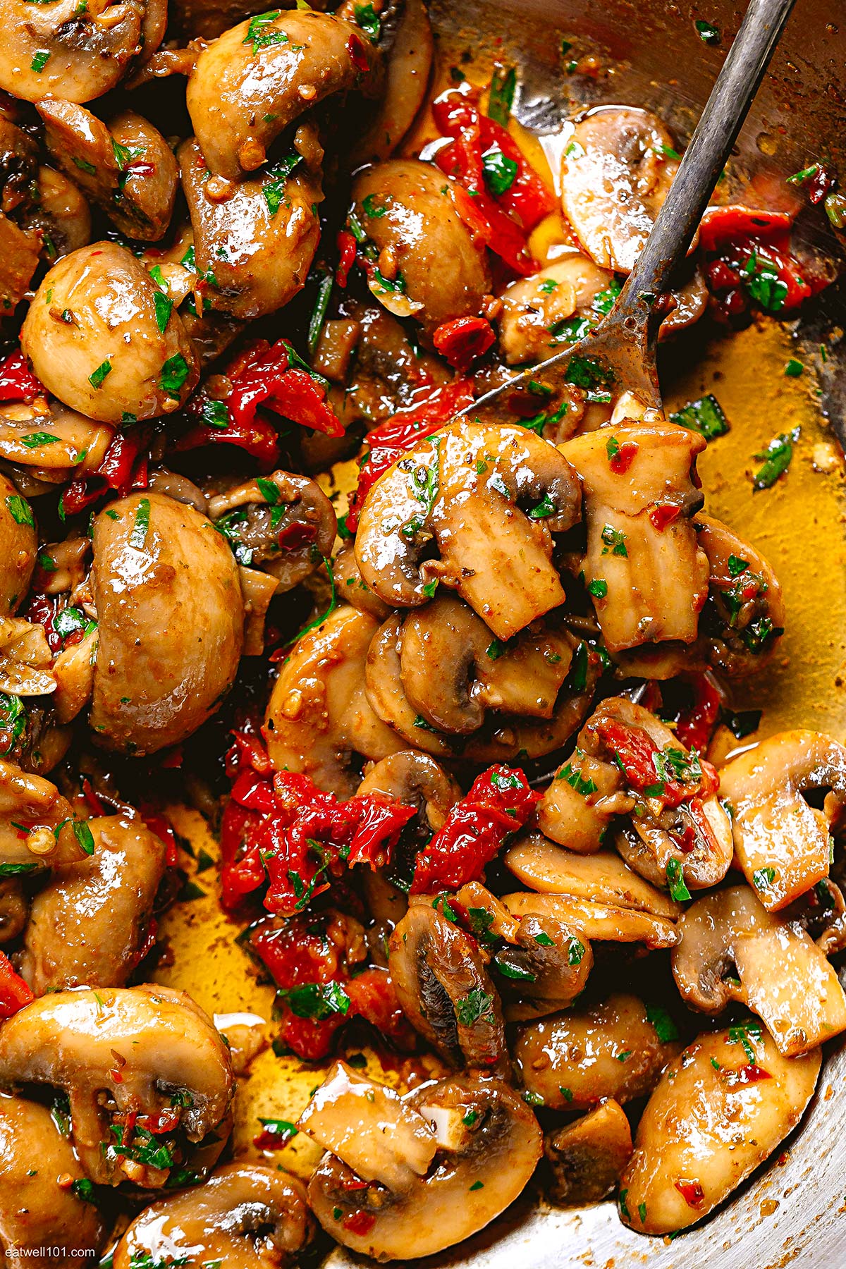 Garlic Mushrooms with Sun-Dried Tomatoes