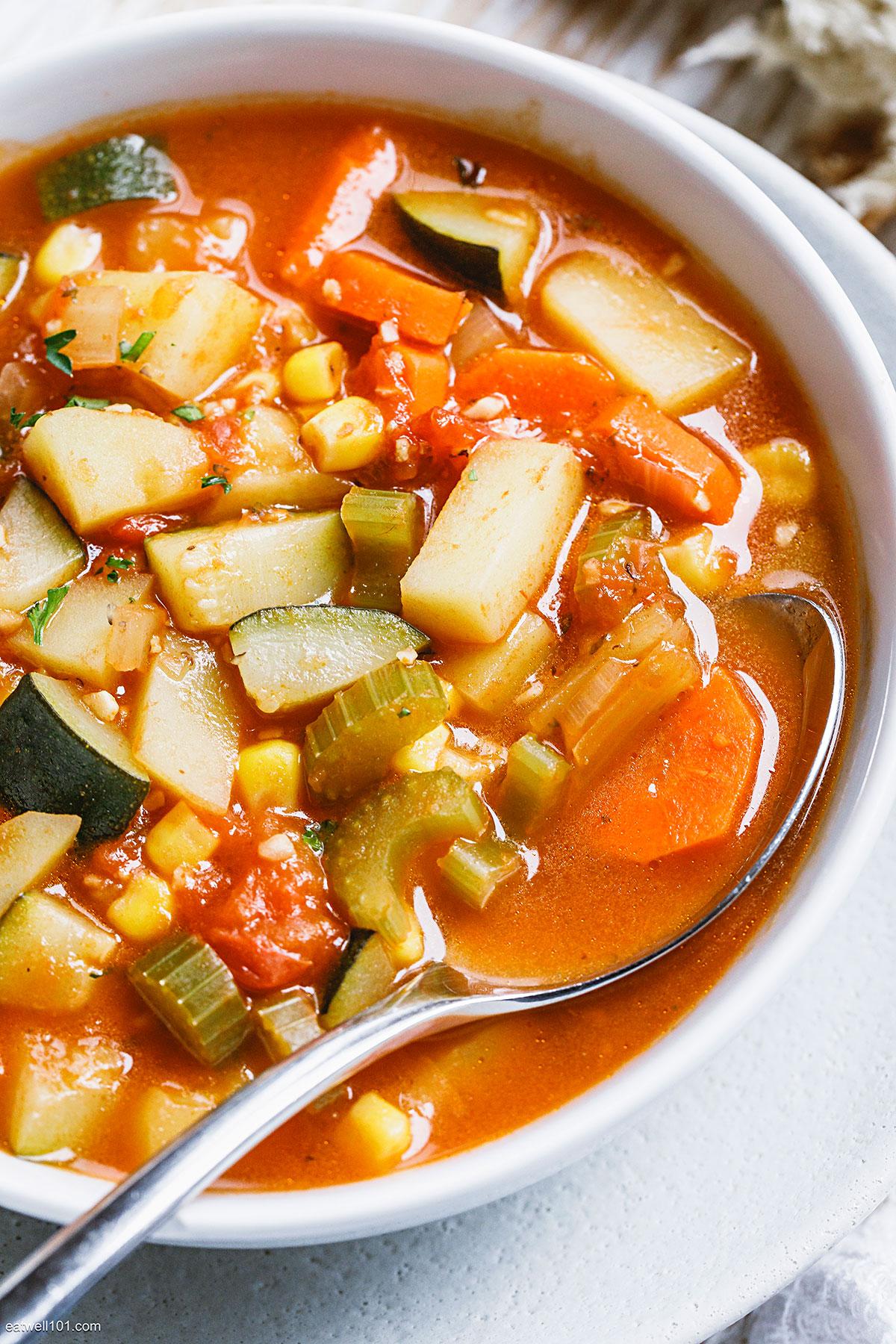 https://www.eatwell101.com/wp-content/uploads/2022/01/vegetable-soup-recipe-easy-2.jpg