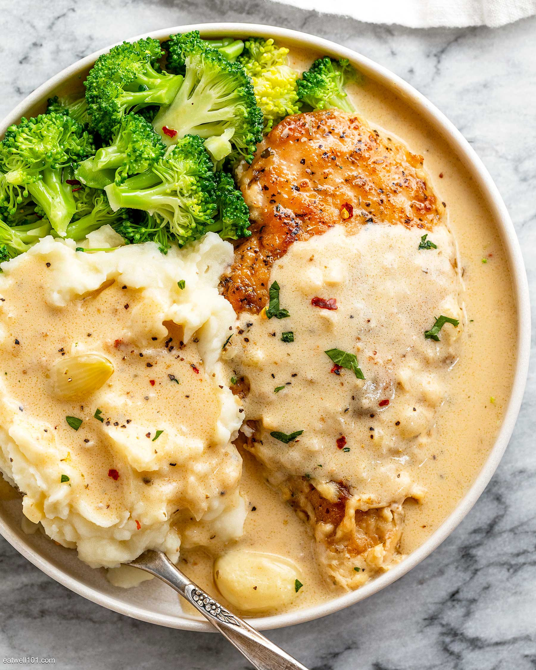 Creamy Garlic Chicken Recipe Creamy Garlic Chicken Breasts — Eatwell101 1361