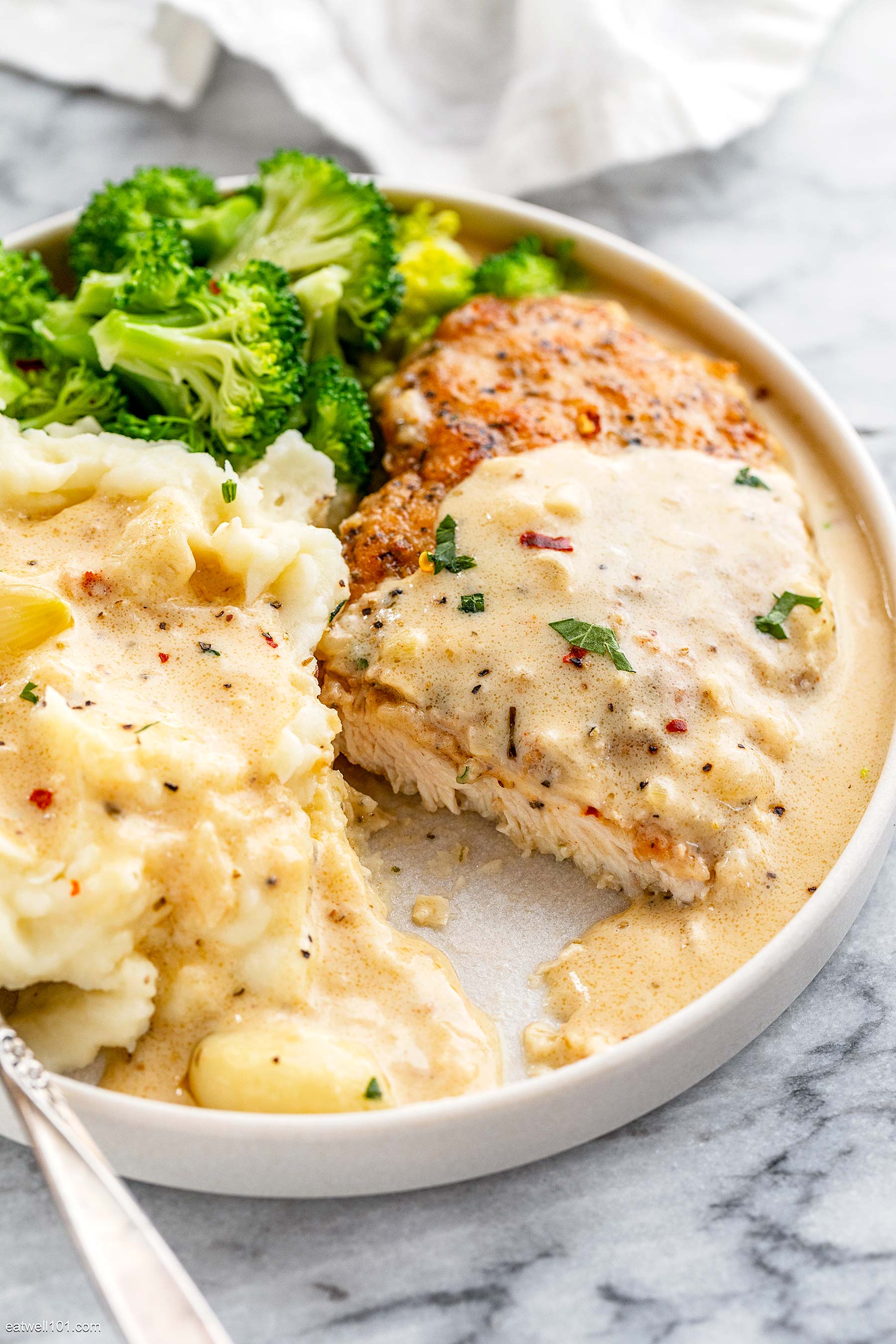 Creamy Garlic Chicken Recipe – Creamy Garlic Chicken Breasts — Eatwell101