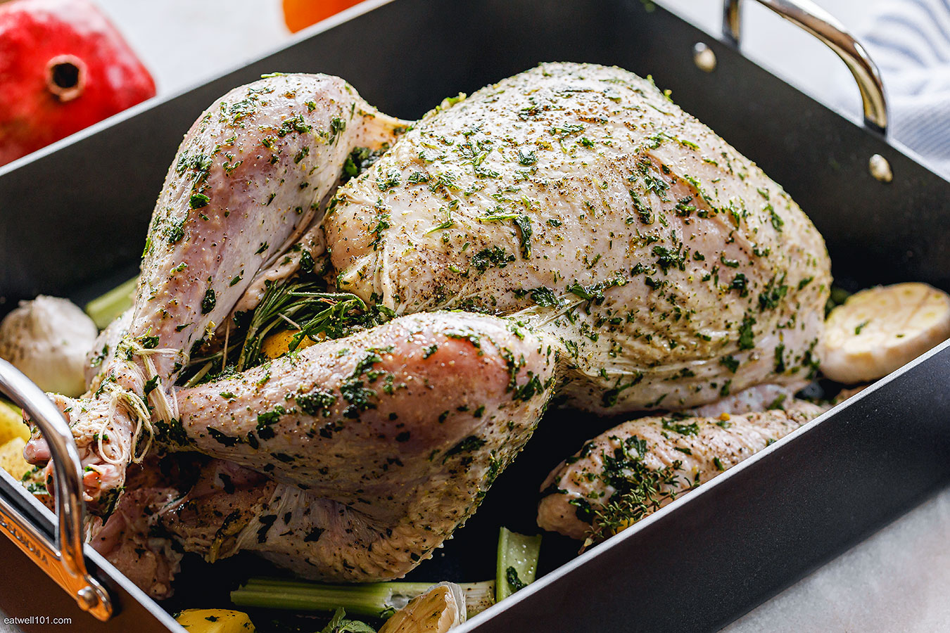 Juicy And Tender Roast Turkey Recipe Roasted Turkey Recipe — Eatwell101 8921