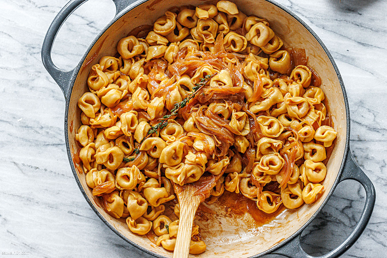 Creamy French Onion Tortellini Recipe – One-Pot French Onion Pasta ...