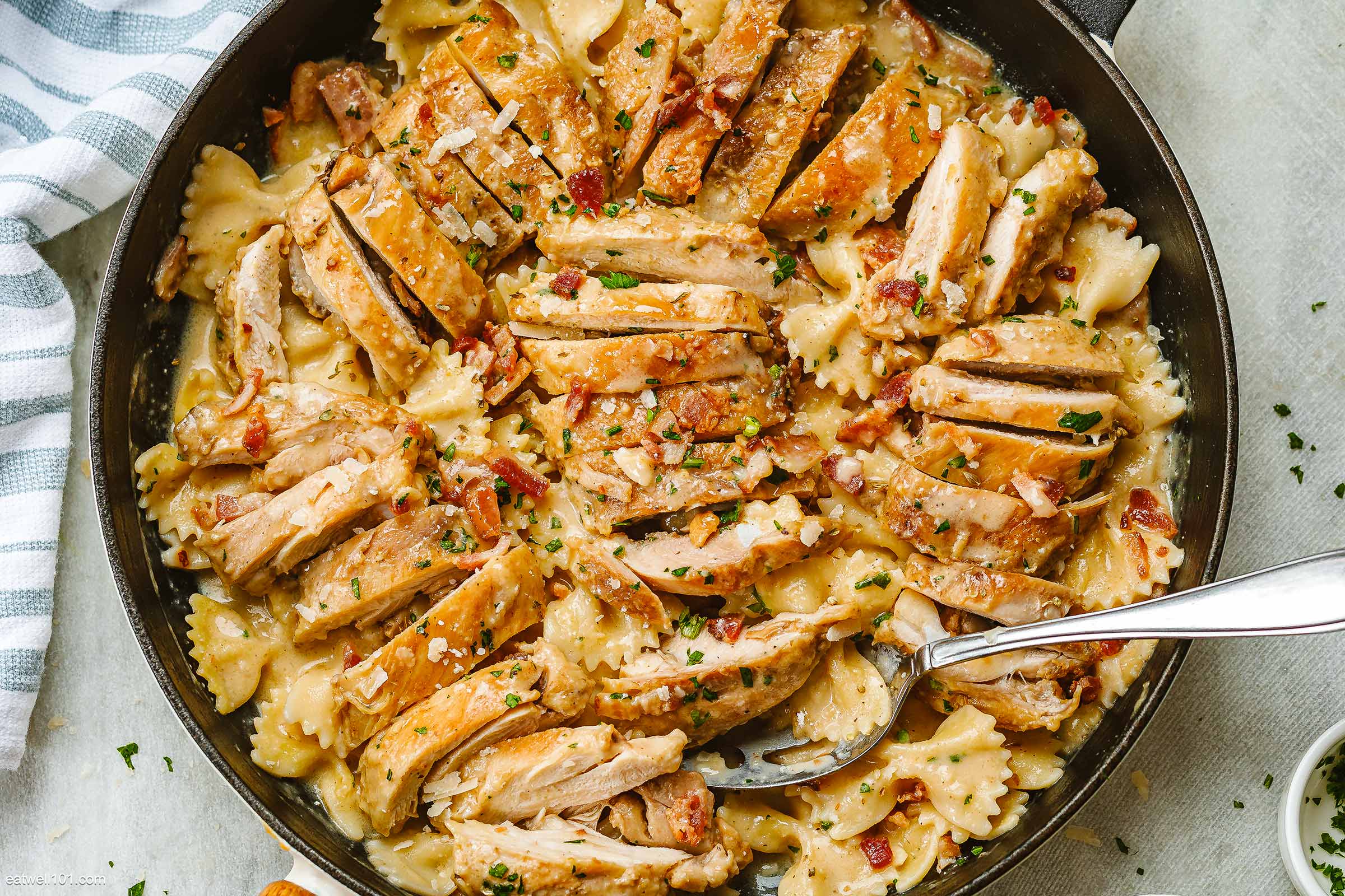 Creamy Chicken Pasta Recipe — Eatwell101