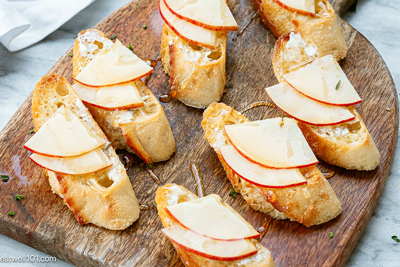 apple crostini